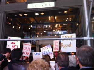 MANIFESTAZIONE CONTRO LA CHIUSURA DELLA LIBRERIA RIZZOLI DI NEW YORK FOTO DI ANDREA SALVADORE