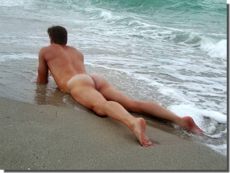 Twink shaved suck dick on beach
