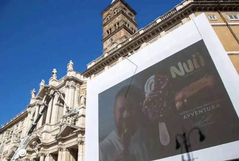 Pubblicita A Santa Maria Maggiore 3