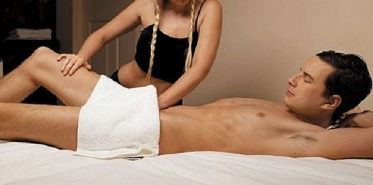 Asian girl massage and happen ending