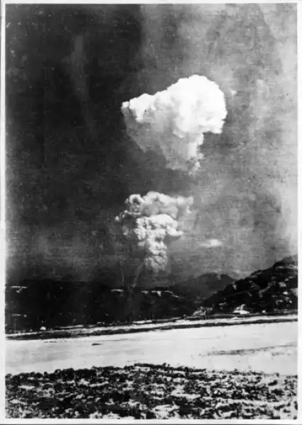 BOMBA ATOMICA A HIROSHIMA