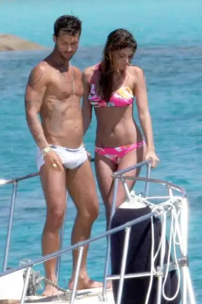 fabrizio corona e belen rodriguez baci e coccole bollenti alla maddalena lapressemi spe 