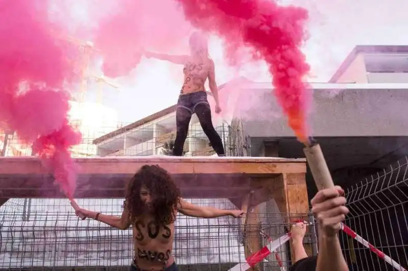 FEMEN A DAVOS