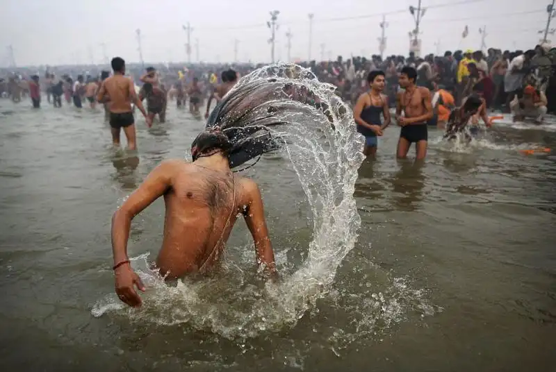 FESTIVAL KUMBH MELA NEL GANGE 