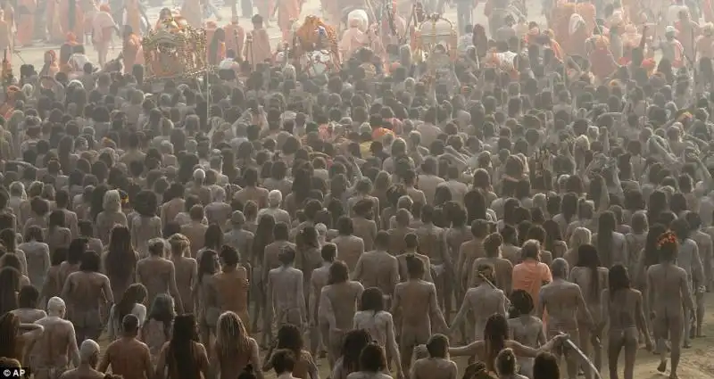 FESTIVAL KUMBH MELA NEL GANGE 