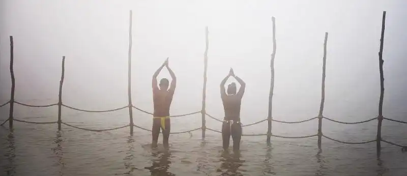 FESTIVAL KUMBH MELA NEL GANGE 