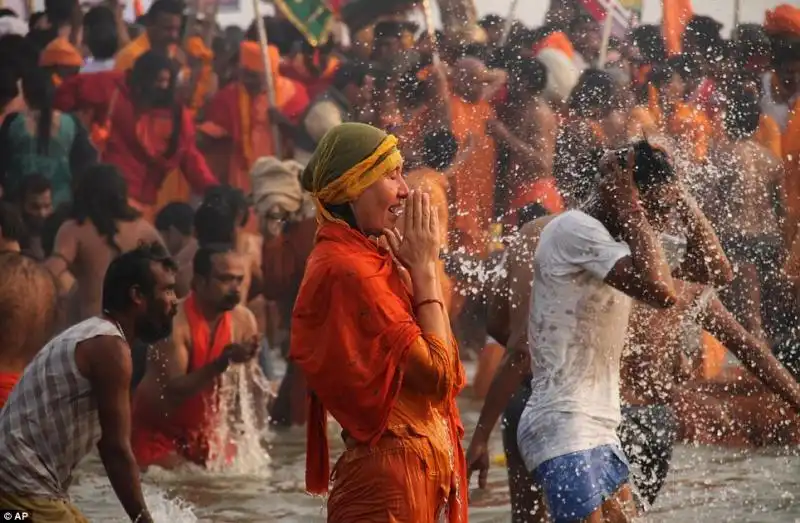 FESTIVAL KUMBH MELA NEL GANGE 