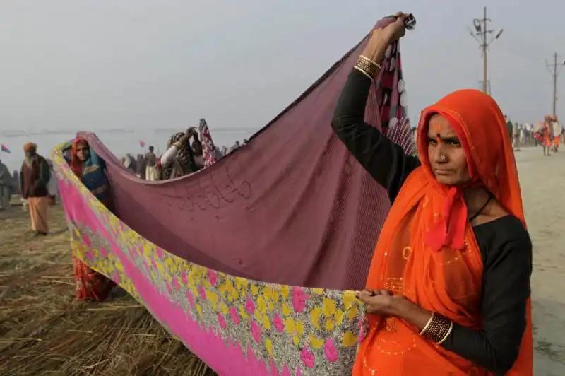 FESTIVAL KUMBH MELA NEL GANGE 