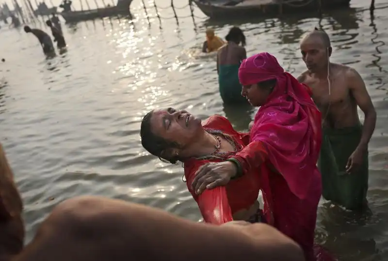 FESTIVAL KUMBH MELA NEL GANGE 