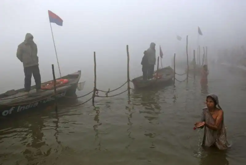 FESTIVAL KUMBH MELA NEL GANGE 