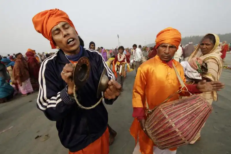 FESTIVAL KUMBH MELA NEL GANGE 