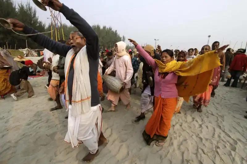 FESTIVAL KUMBH MELA NEL GANGE 