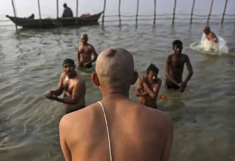 FESTIVAL KUMBH MELA NEL GANGE 