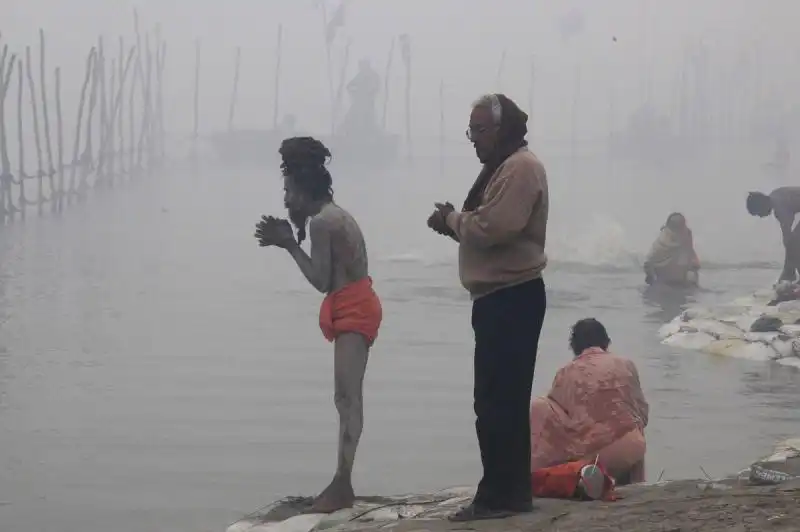 FESTIVAL KUMBH MELA NEL GANGE 