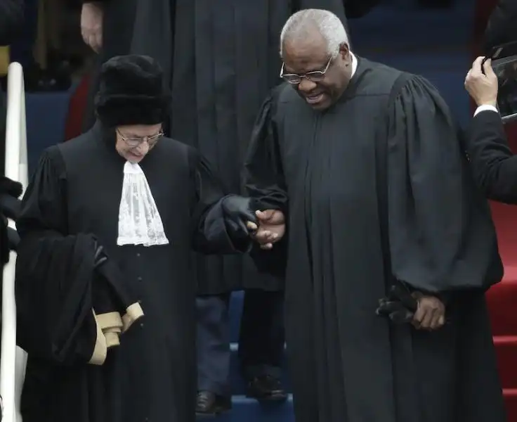 I GIUDICI DELLA CORTE SUPREMA RUTH BADER GINSBERG E CLARENCE THOMAS 