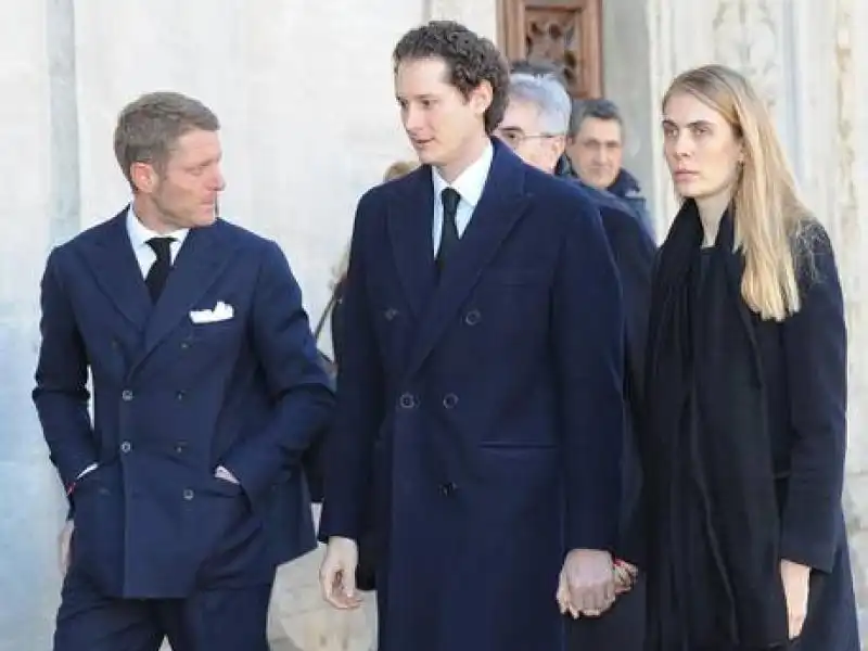 LAPO E JOHN ELKANN CON LAVINIA BORROMEO FOTO ANSA 