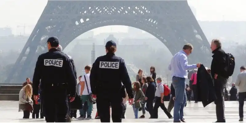 LA POLIZIA DI PARIGI 