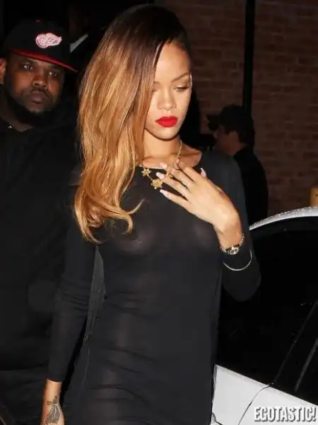 RIHANNA A HOLLYWOOD