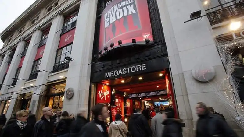 VIRGIN MEGASTORE SUGLI CHAMPS ELYSEES