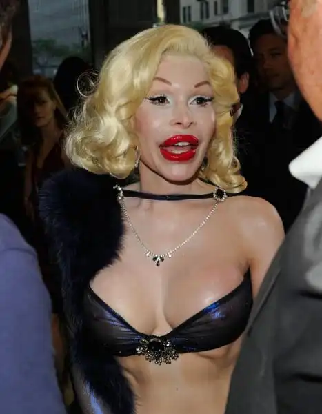 Amanda Lepore David LaChapelle Darkness Light le U BZnFl 