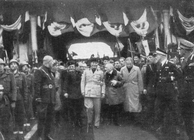 DAnnunzio a Verona con Mussolini 