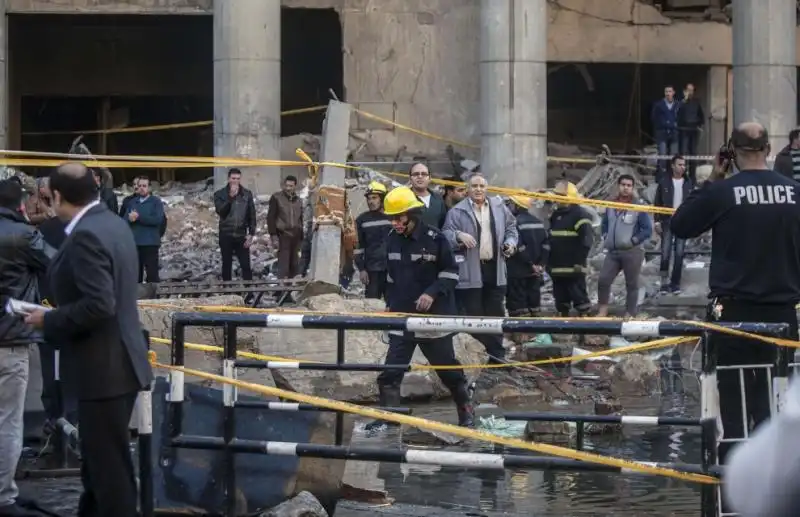 ATTENTATO KAMIKAZE IL CAIRO 