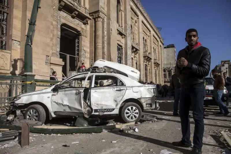 ATTENTATO KAMIKAZE IL CAIRO 