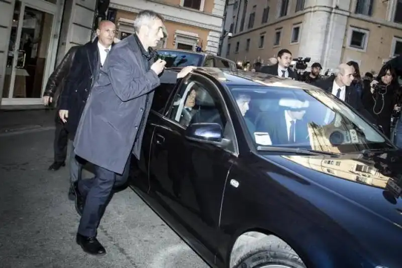 BERLUSCONI ENTRA AL NAZARENO