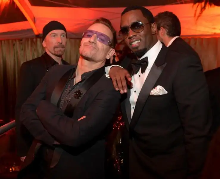 bono e puff daddy con dietro the edge 