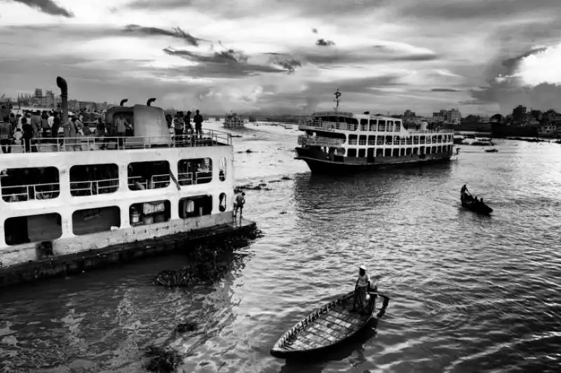 Dhaka sorse sulle rive di un fiume che dava acqua potabile 