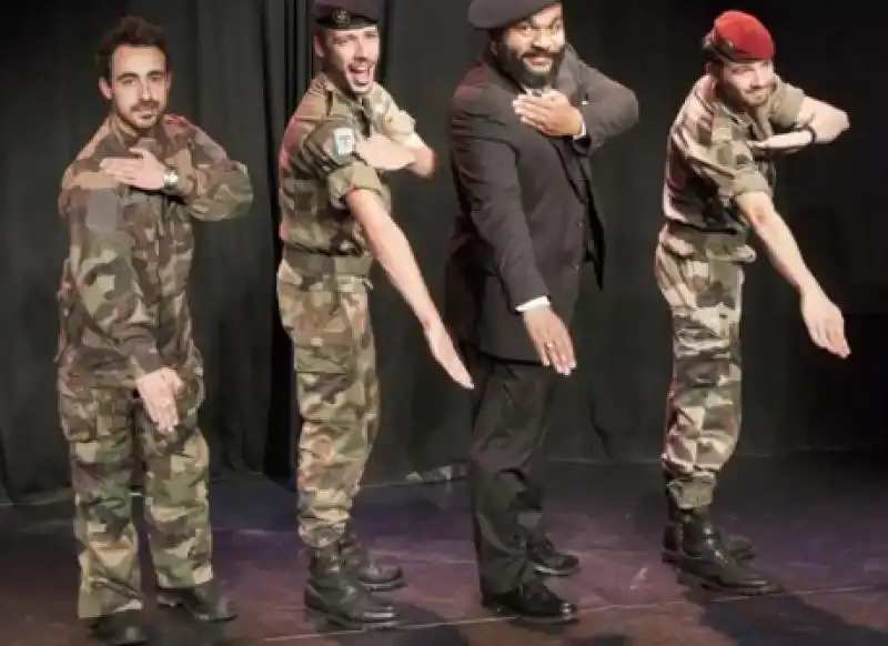 dieudonne quenelle con militari 