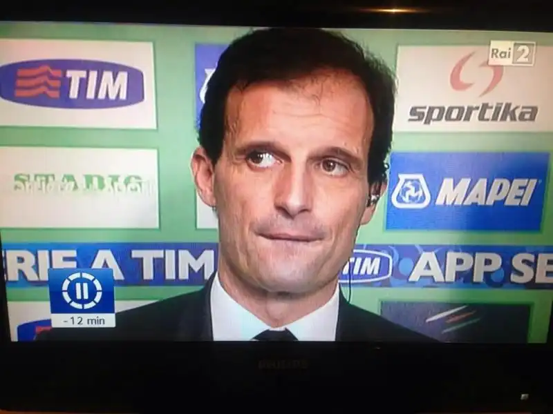 LA FACCIA DI ALLEGRI MENTRE PARLA BARBARA BERLUSCONI 