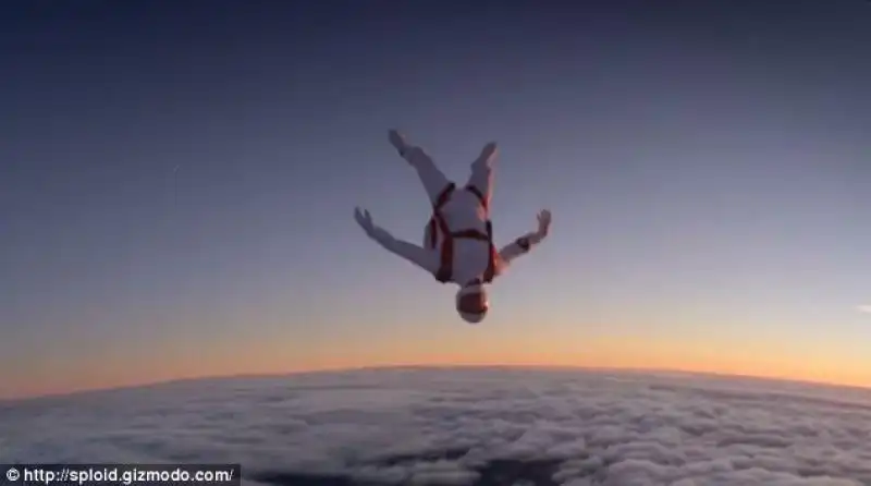 FELIX BAUMGARTNER NELLO SPOT SONY