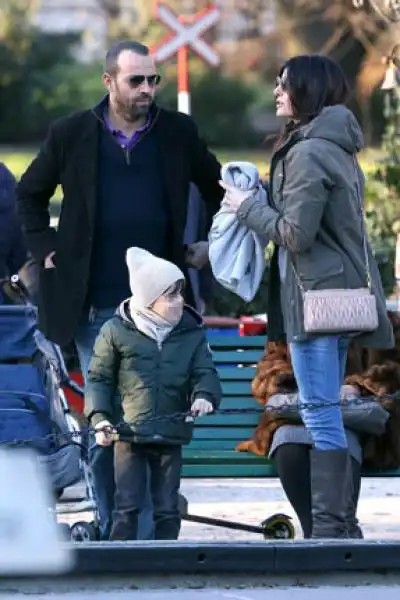 ILARIA DAMICO AL PARCO CON IL FIGLIO E LEX COMPAGNO 