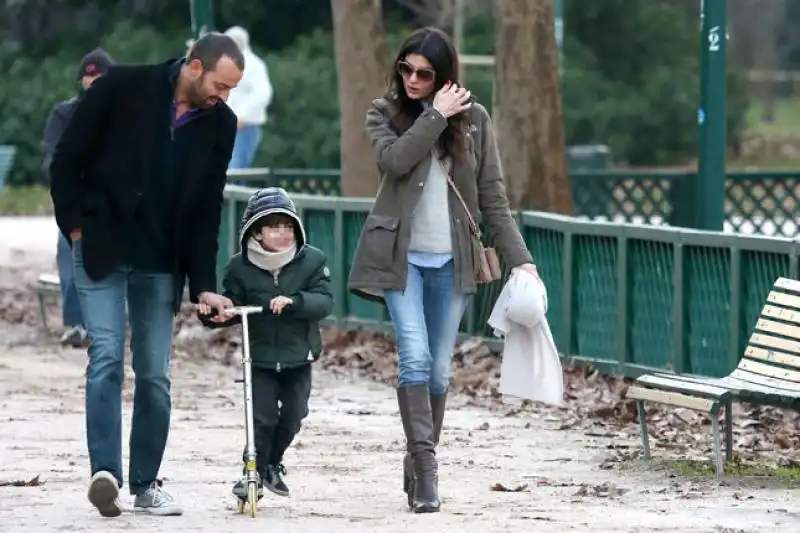 ILARIA DAMICO AL PARCO CON IL FIGLIO E LEX COMPAGNO 