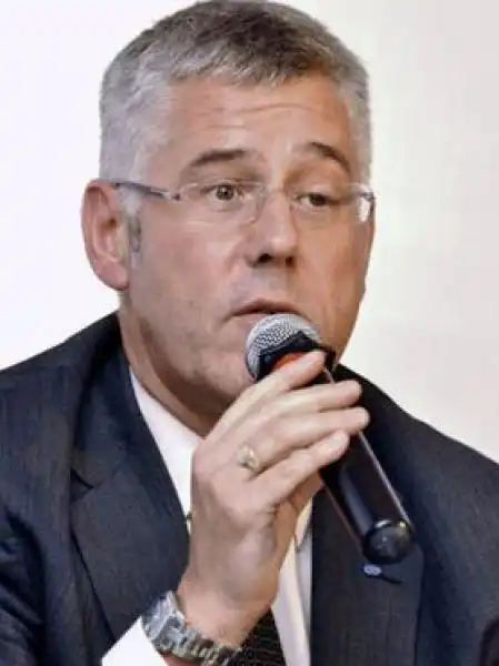 KARL SLYM 