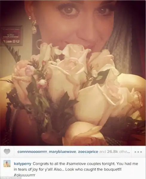 Katy Perry ha accalappiato il bouquet 