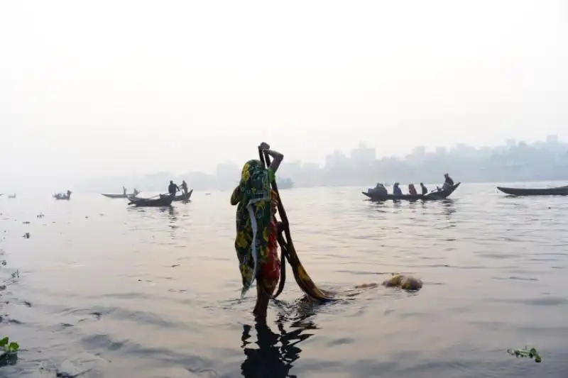 Lavare i panni a Dhaka 