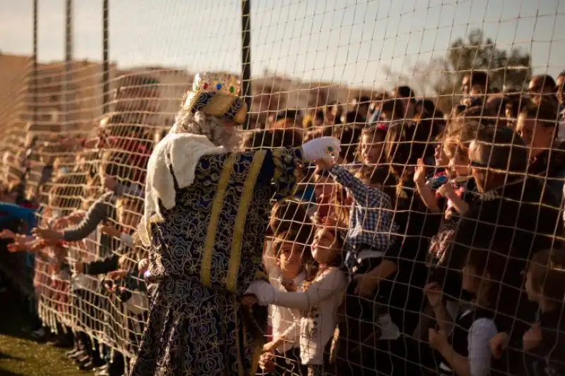 I Re magi salutano i bimbi spagnoli a Fuengirola 