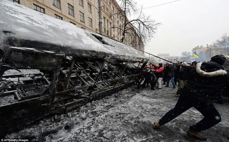 MOLOTOV E PROTESTE A KIEV IN UCRAINA 