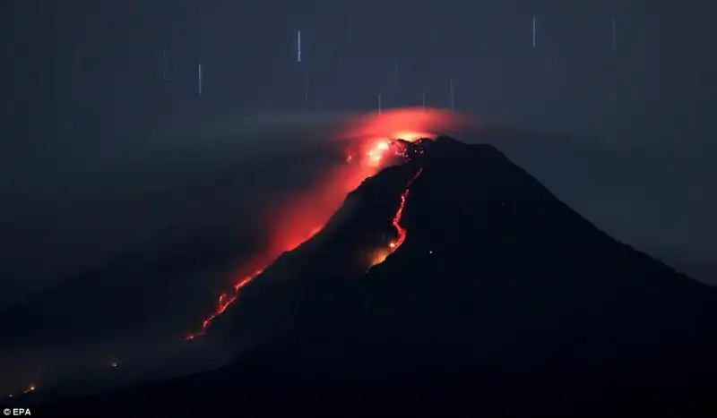 Il Monte Sinabung in piena attivita 