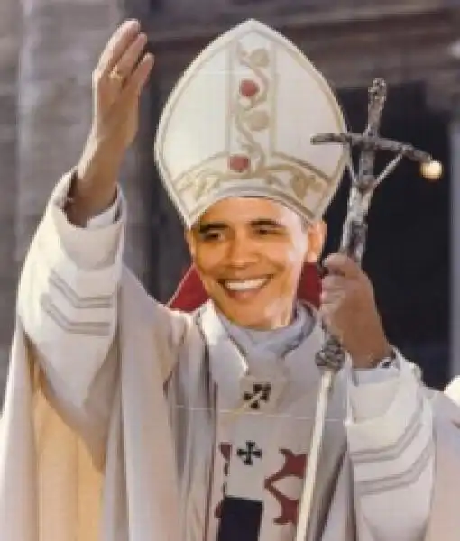 OBAMA NEI PANNI DEL PAPA 