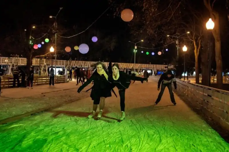 Pattinano nel rinnovato Gorky Park 