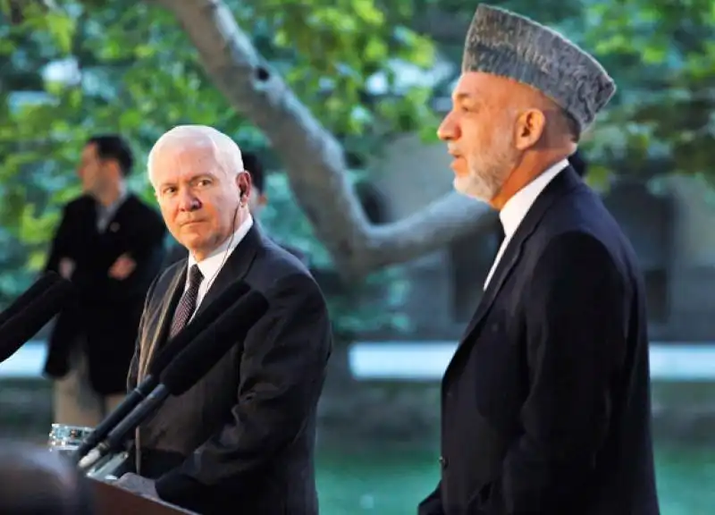 ROBERT GATES E IL PRESIDENTE AFGHANO HAMID KARZAI 