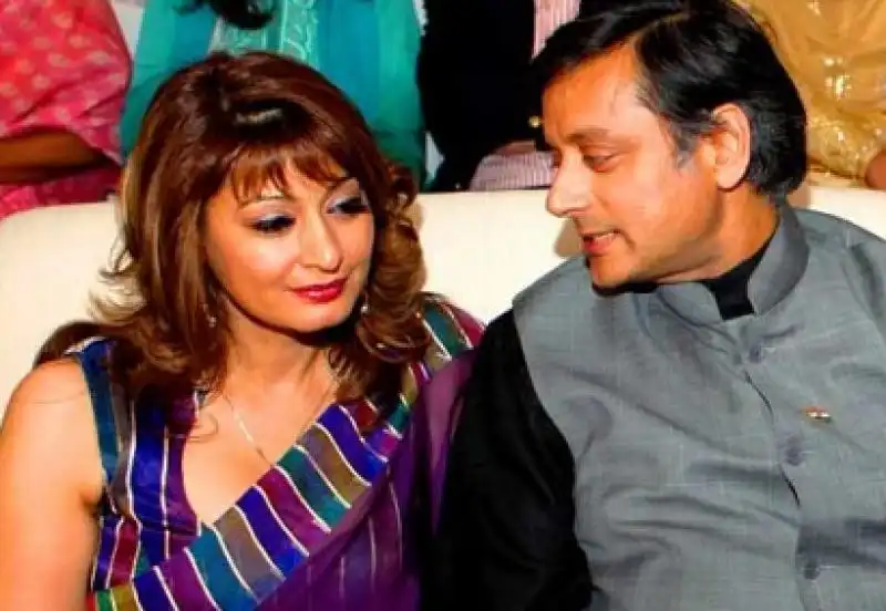 Sunanda Pushkar con il marito 