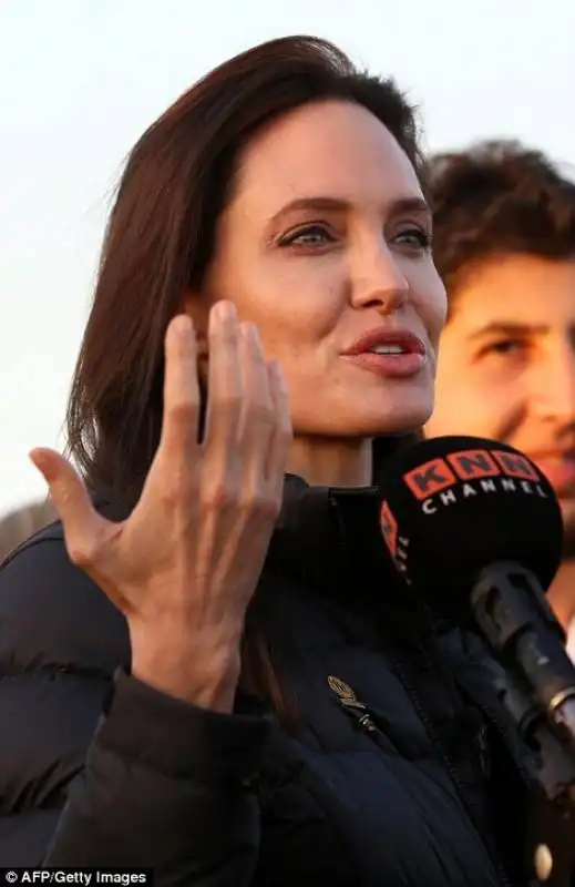 angelina jolie incontra le vittime dell'isis 13