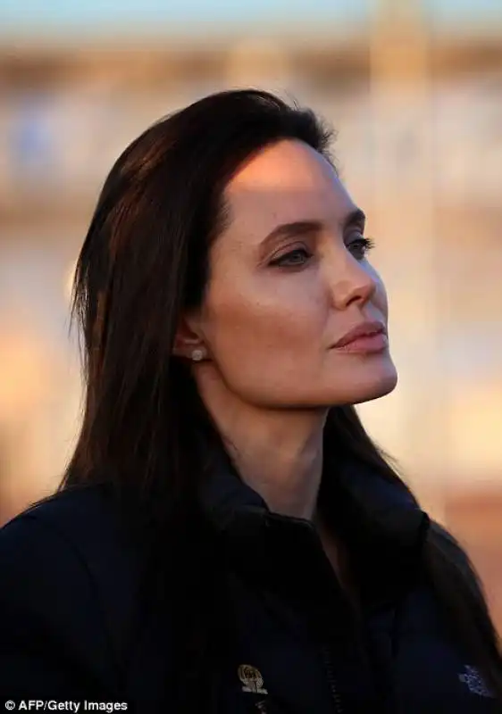 angelina jolie incontra le vittime dell'isis 14