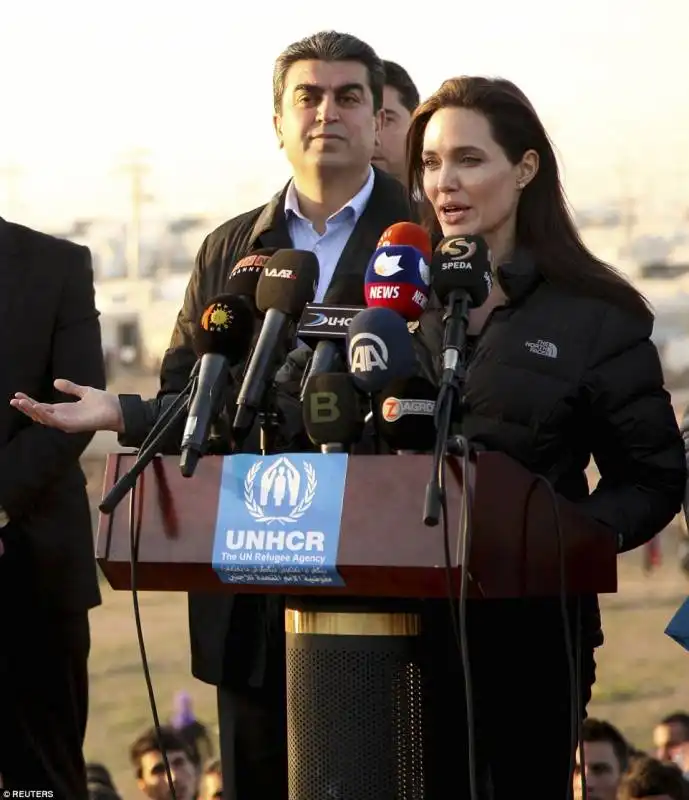 angelina jolie incontra le vittime dell'isis 15