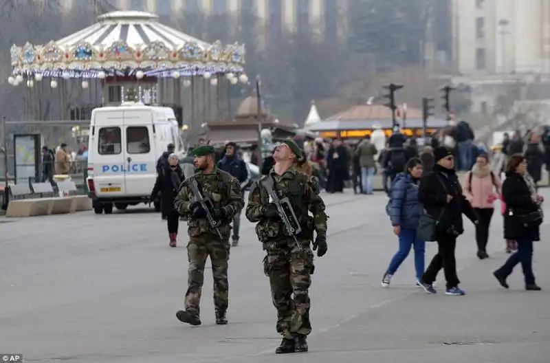 attacco terroristico a parigi charlie hebdo 2