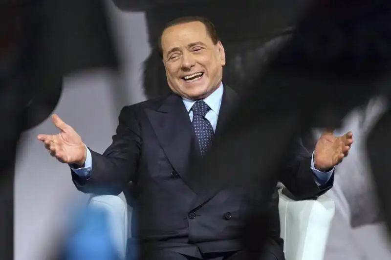 berlusconi al divino amore  4